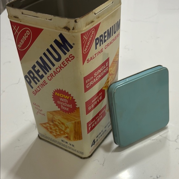 Vintage 1969 Nabisco Crackers Tin – Retro Kitchen Collectible - Picture 5 of 5
